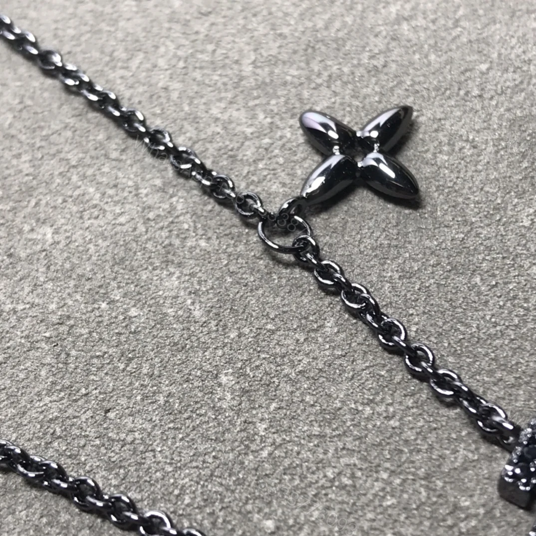 View 2 of EN – Lux LV Necklaces 023