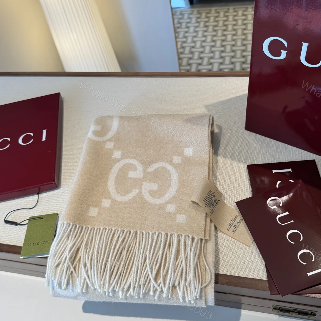 Gucci 原單等級羊毛圍巾 女士米白款 氣質百搭 — view 1