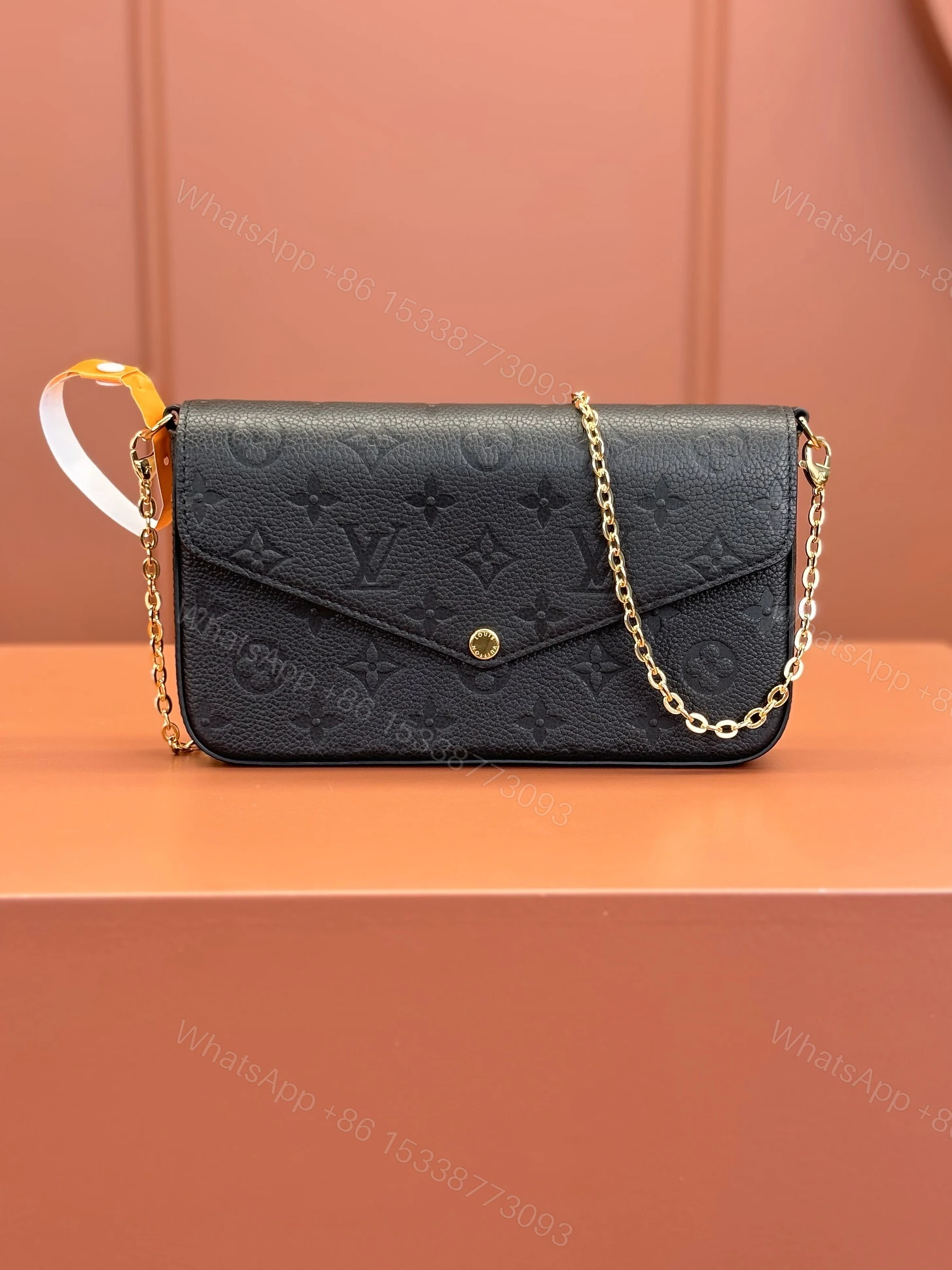LV 高仿黑色Monogram鍊條信封包 M82477 極簡時尚 — view 1