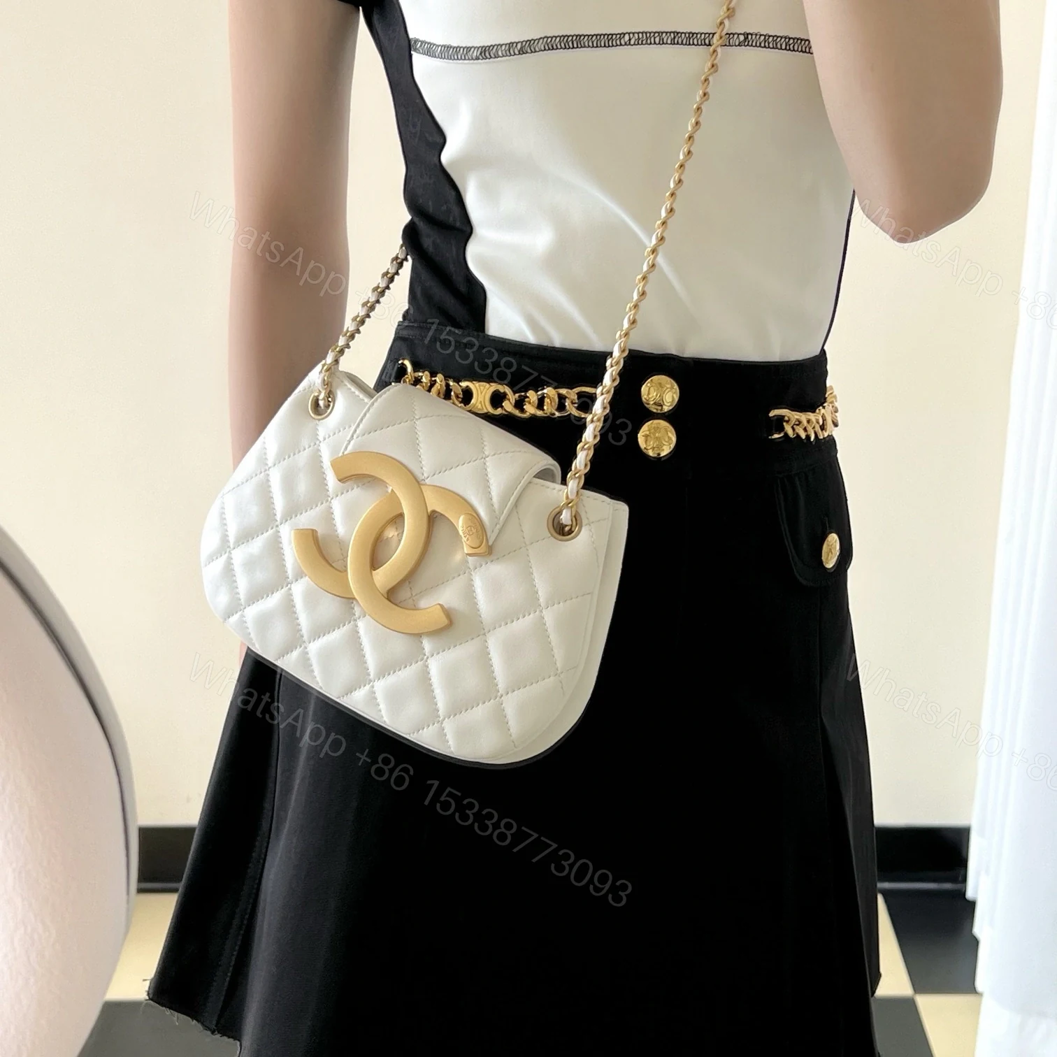 View 25 of 高仿Chanel*24C系列AS4609圓挎包白色小號免檢版