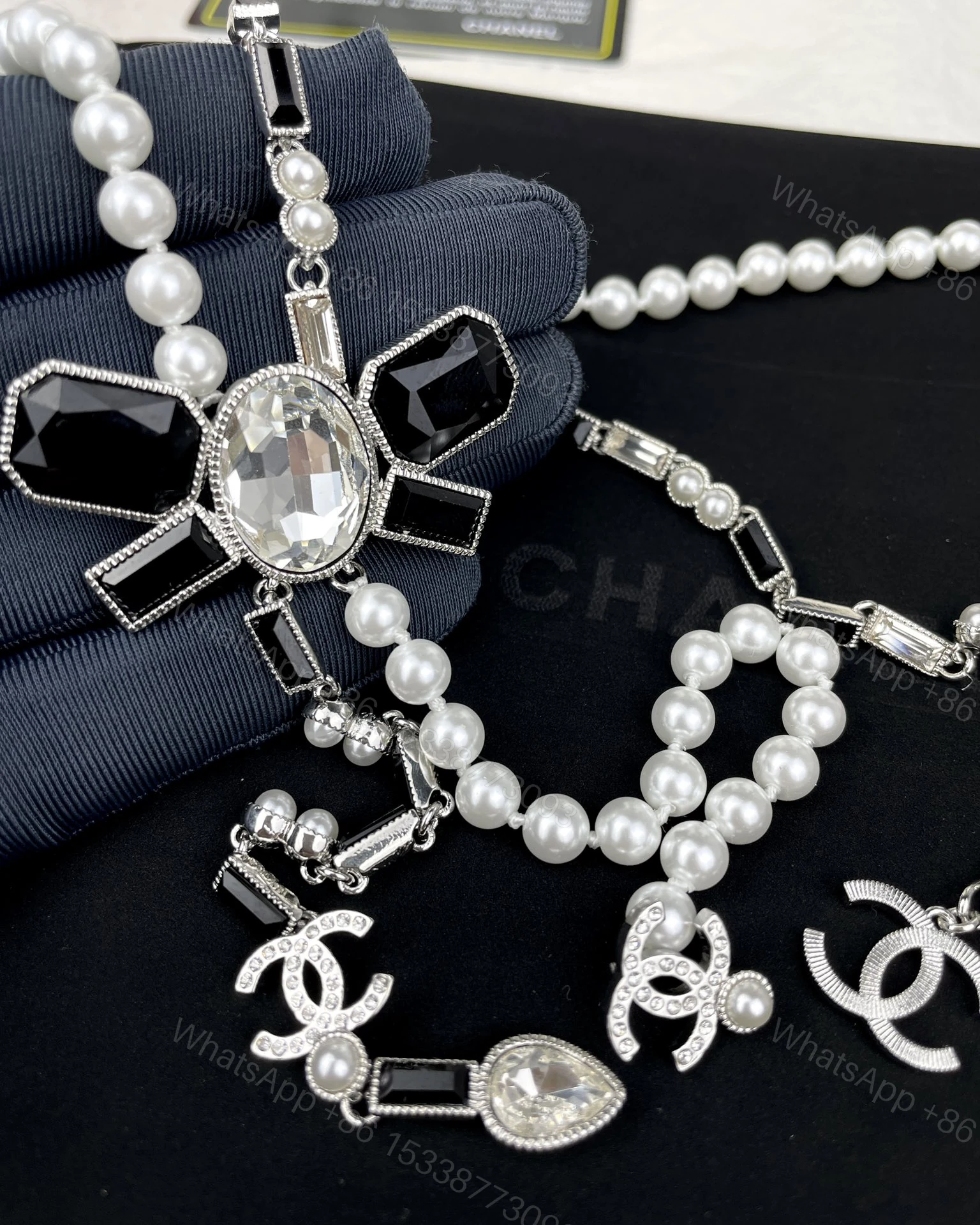 View 3 of EN – Lux Chanel Necklaces 009