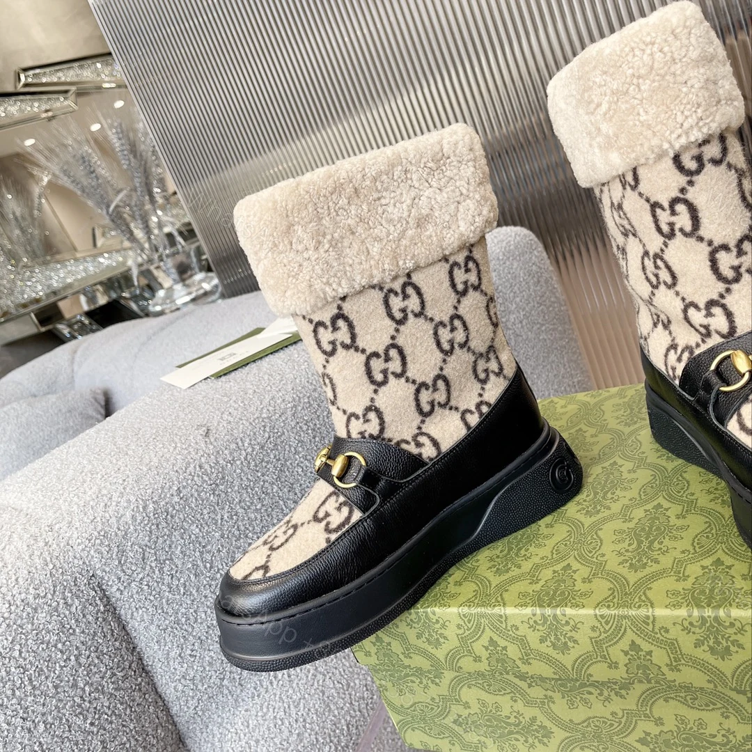 View 3 of GUCCI 1955 HORSEBIT SNOW BOOTS AND SHEARLING IN BLACK BEIGE
