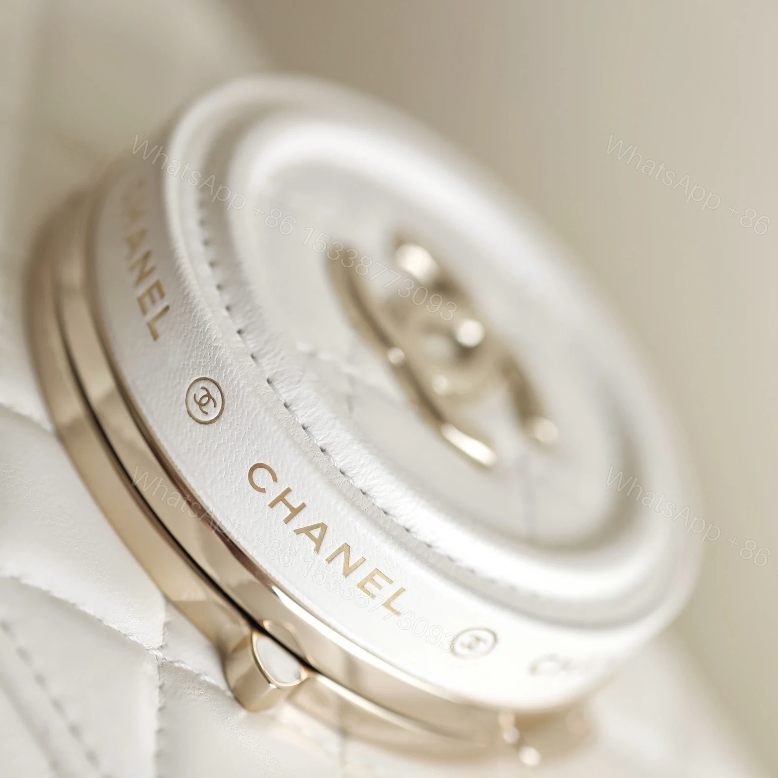 View 15 of 高仿Chanel*24S春夏系列AS4817相機包白色免檢版