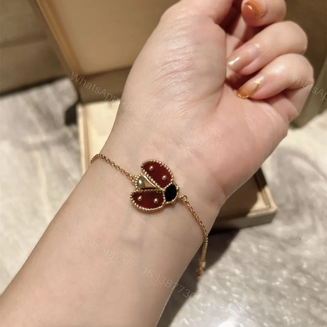 View 16 of 高仿首飾VanCleef&Arpels*RP7R100瓢蟲玫瑰金手鏈