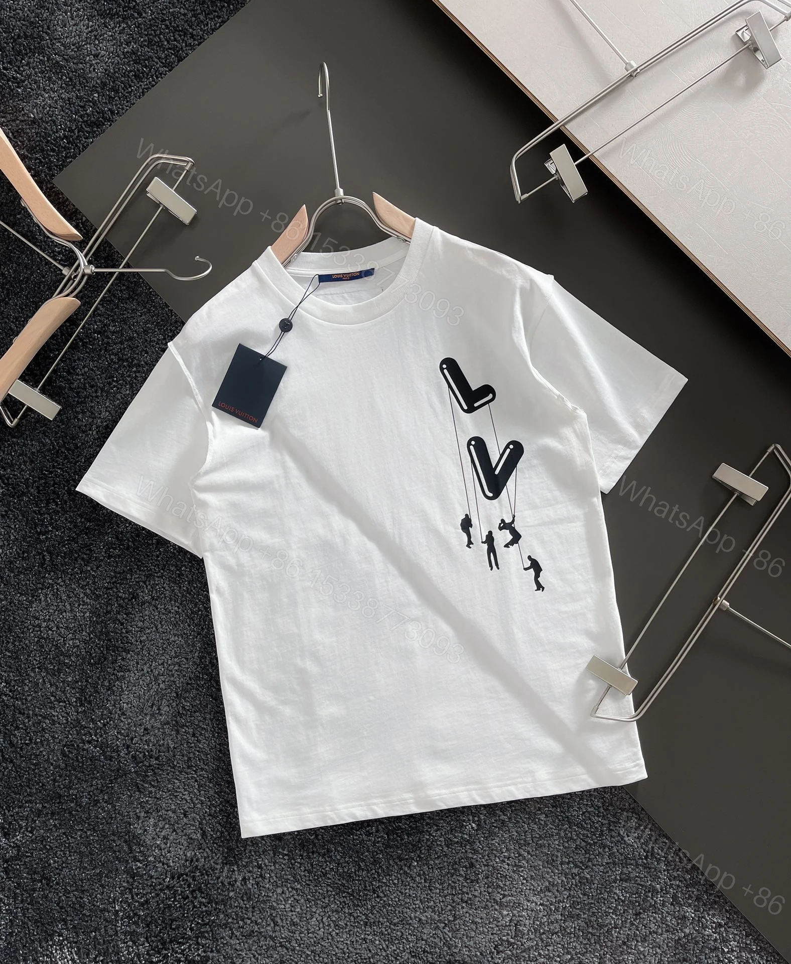 LV 高仿LV字母吊掛設計白T 氣球人造型潮流純棉短袖上衣 — view 1