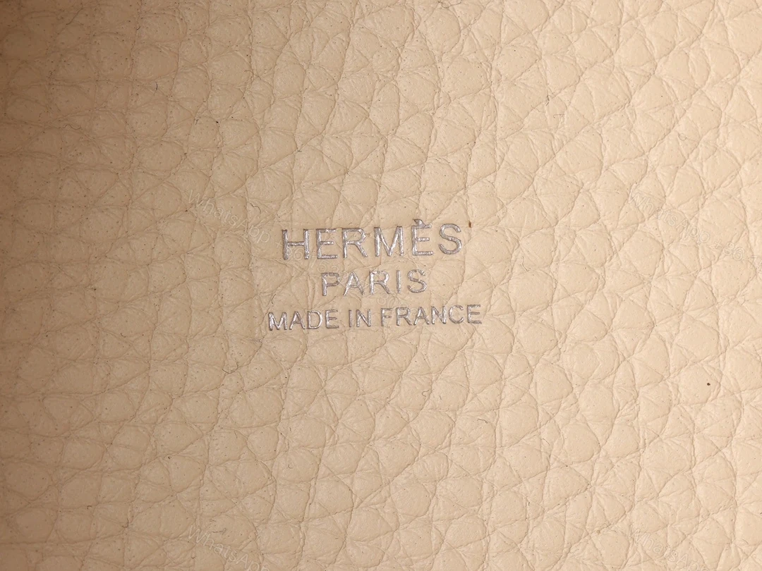View 17 of 高仿奢侈品Hermes水桶包奶昔白銀扣原廠皮革