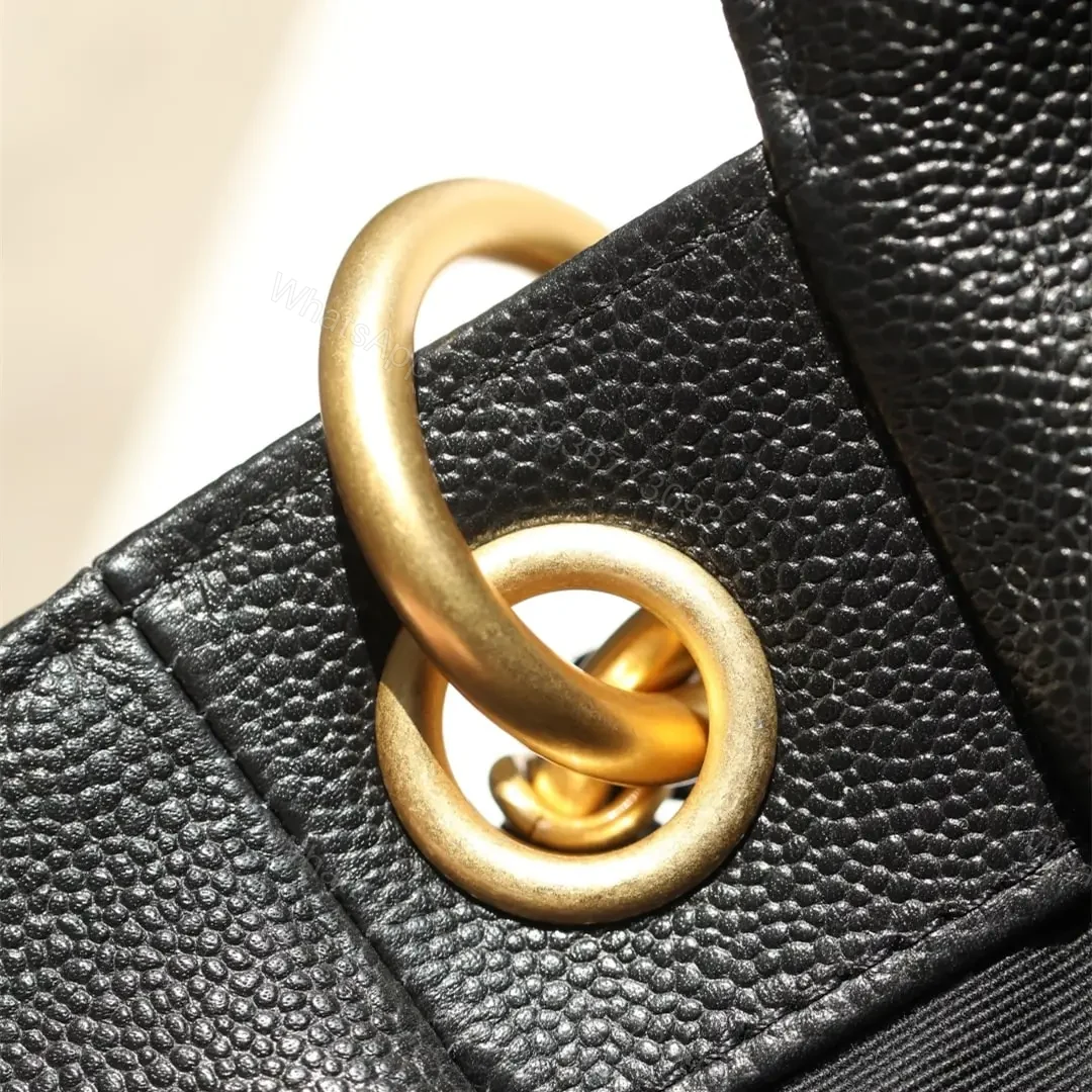 View 16 of 高仿Chanel*25P系列AS5385黑金郵差包小號免檢版