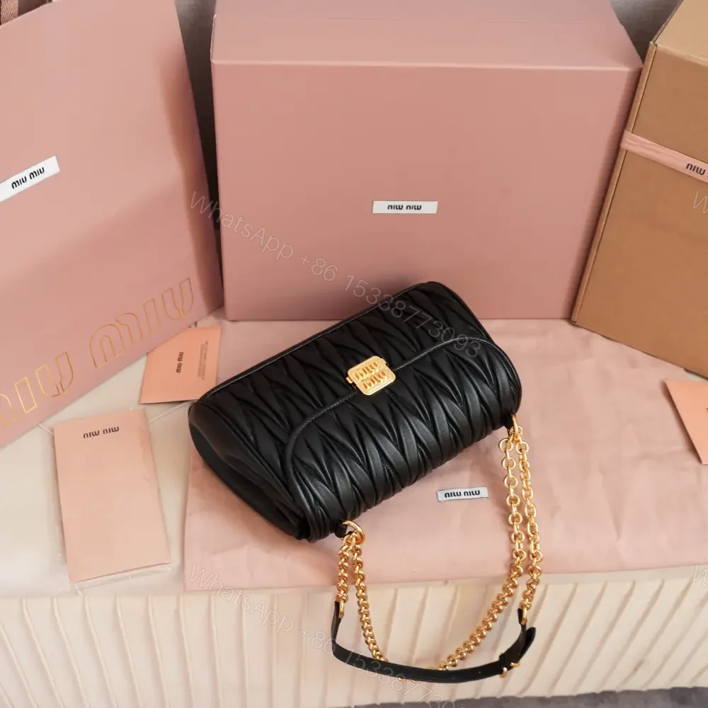 View 3 of 高仿miumiu*Matelasse系列5BD266單肩斜挎包黑色免檢版