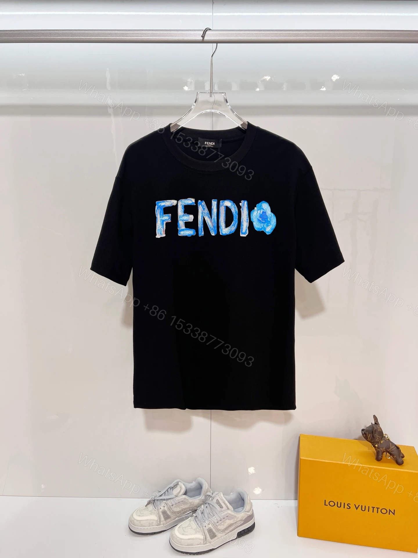FENDI一比一藍色手繪字母短袖T恤潮牌休閒款 — view 1
