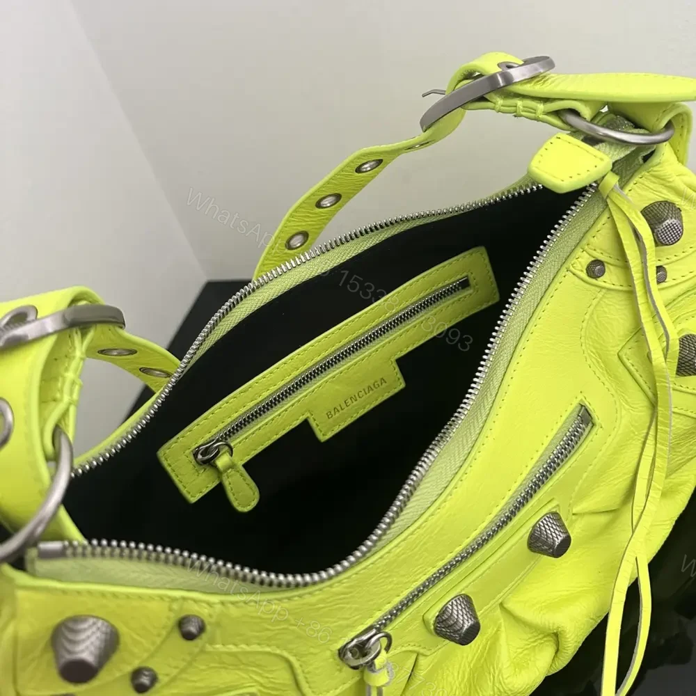 View 9 of 高仿Balenciaga*LeCagole系列餃子包熒光綠S