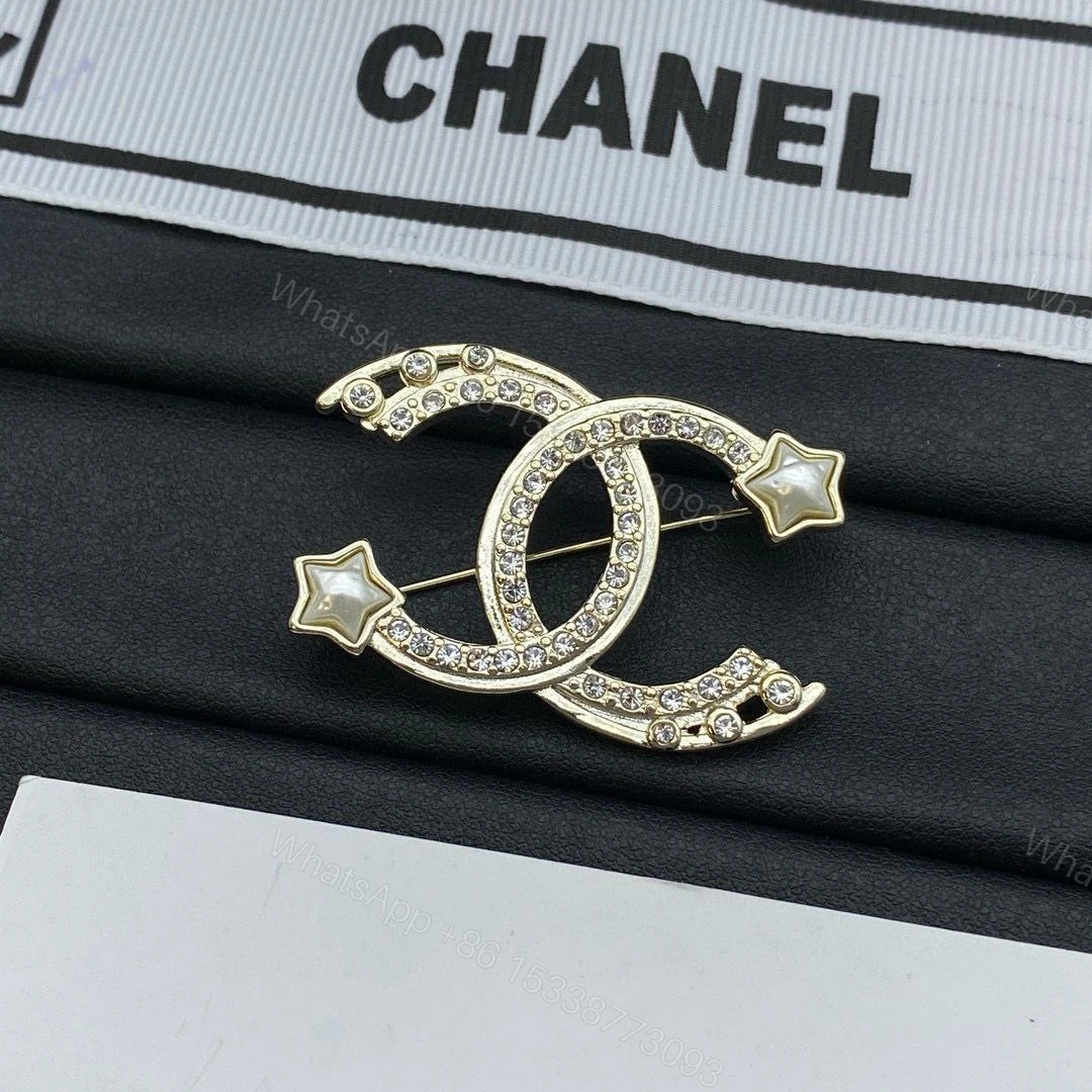 CHANEL OTHER logo cc brooch — view 1