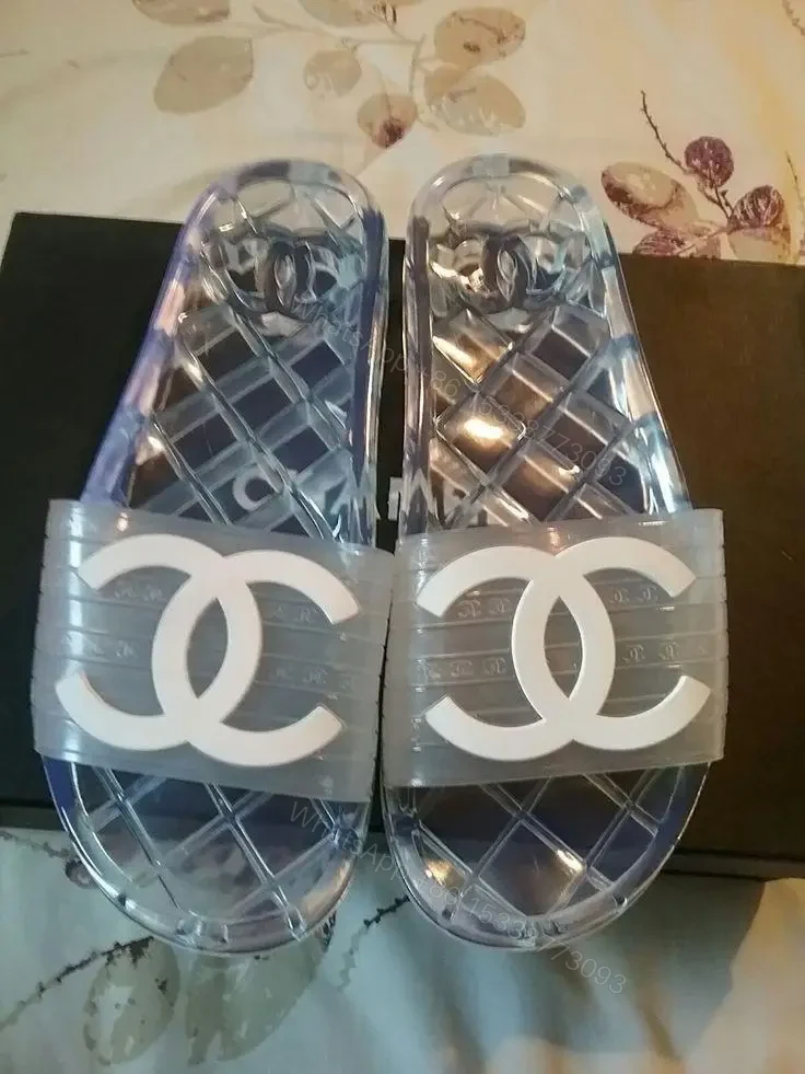 CHANEL — view 1