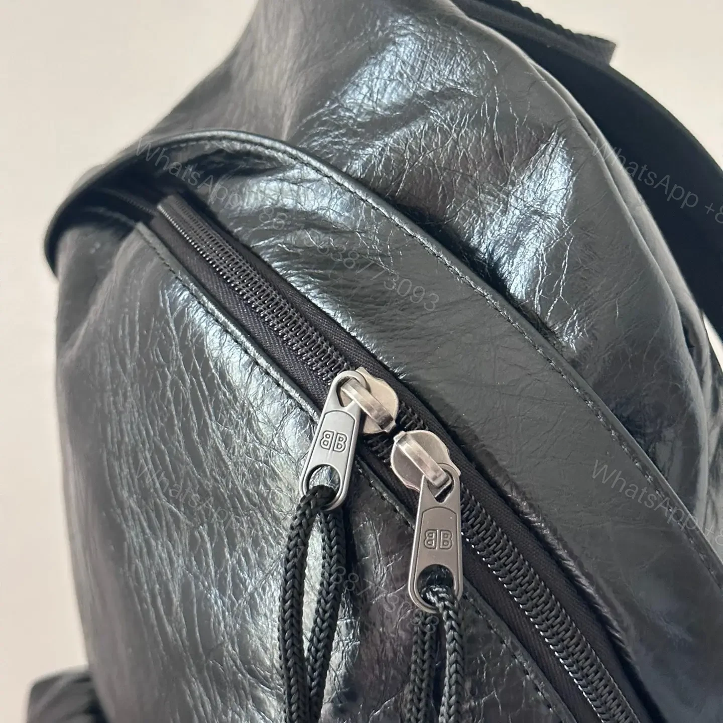 View 15 of 高仿BalenciagaExplorer系列小羊皮雙肩包m