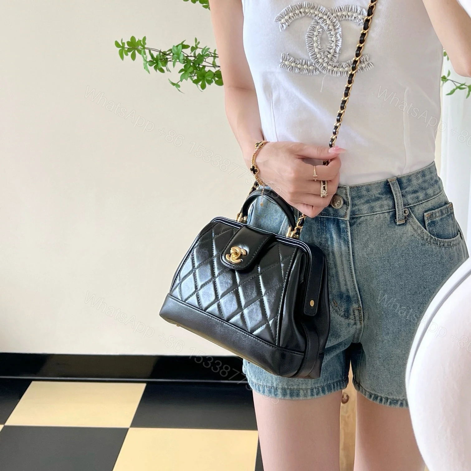 View 17 of 高仿Chanel*24A系列AS5058拋光小羊皮單肩包黑色免檢版