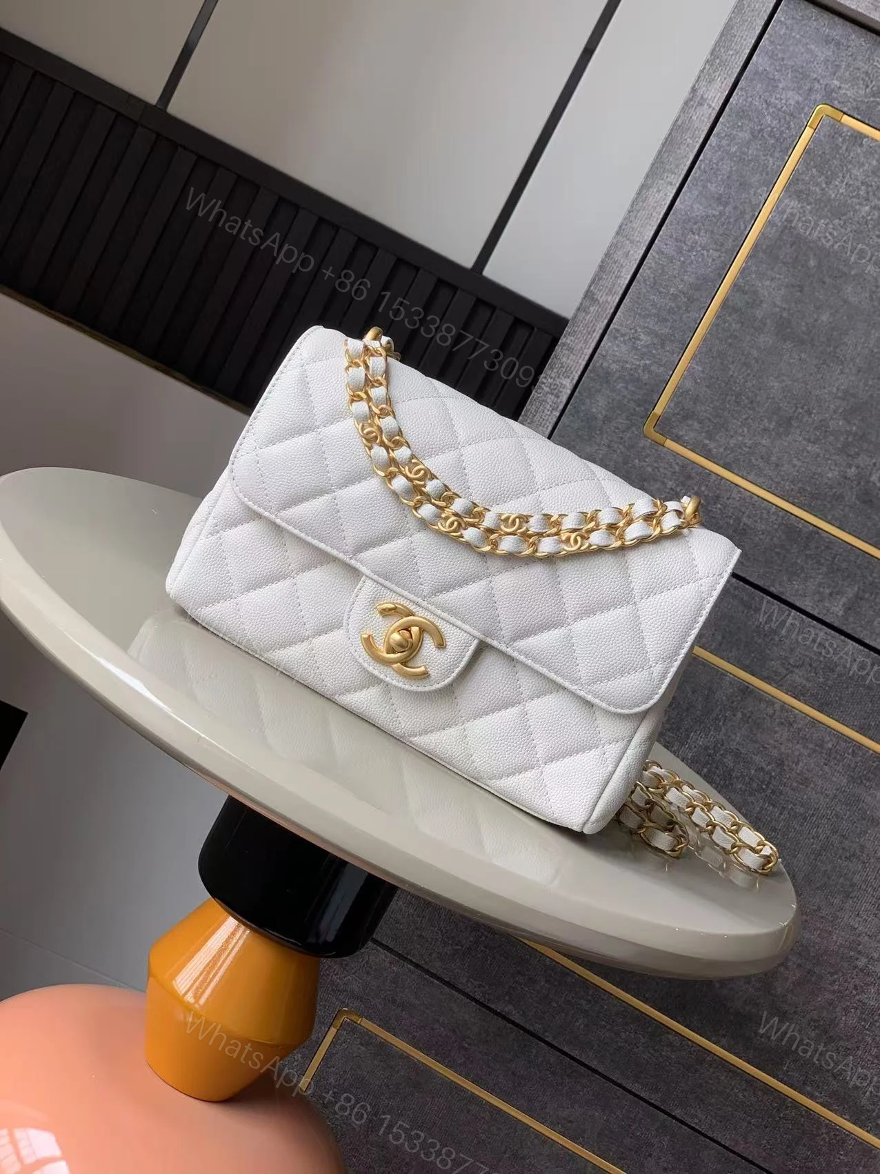 CHANEL 原單白色迷你鏈條包 優雅百搭款 — view 1
