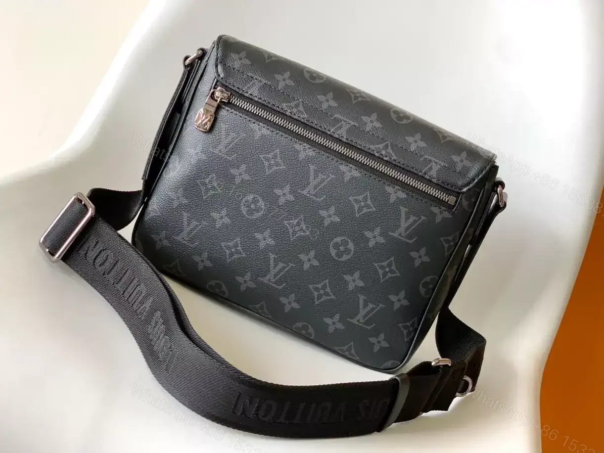 View 5 of LOUIS VUITTON DISTRICT PM – LBV409