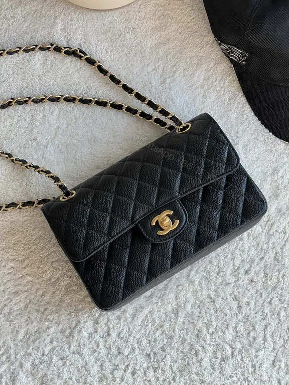 Chanel-Inspired Quilted Leather Crossbody: Luxe, Versatile, Iconic — view 1