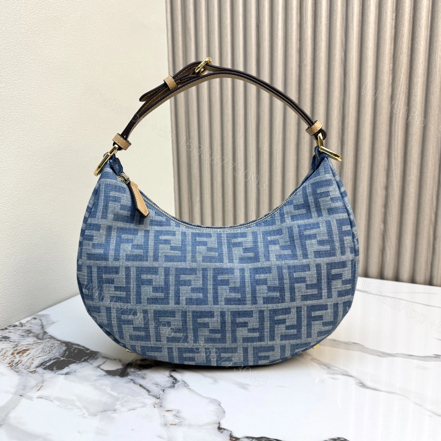 Fendi 一比一 Graphy FF老花丹寧半月肩背包復古時尚款 — view 1