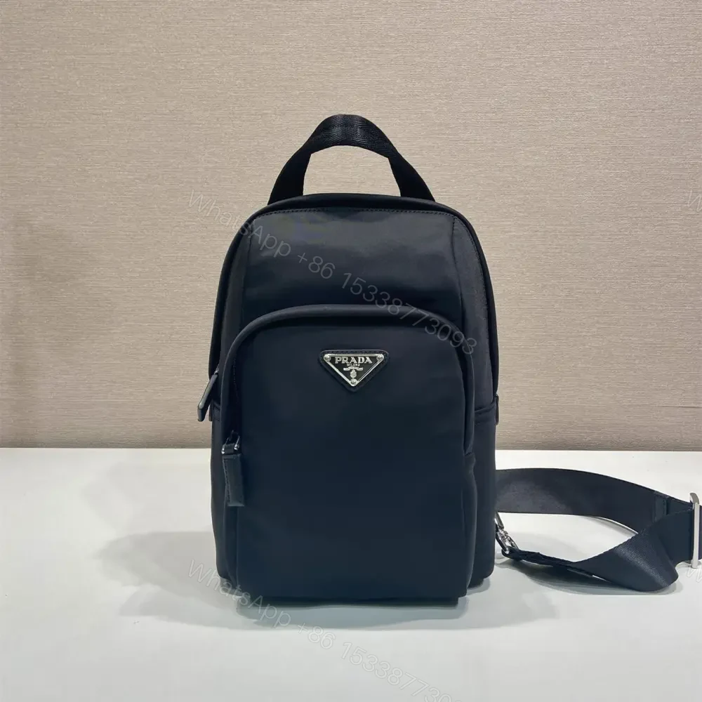 高仿Prada*RE-Nylon系列2VZ116尼龍男士胸包黑色免檢版 — view 1
