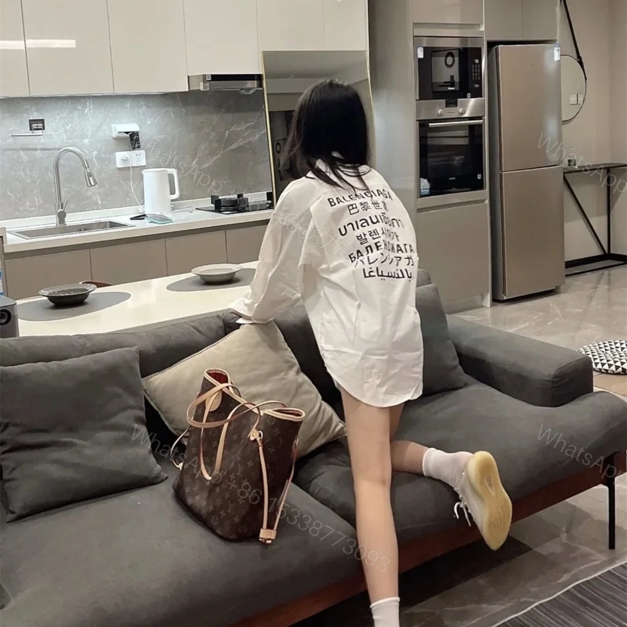 View 11 of 高仿Balenciaga*SS24系列647357七國語言襯衫白色