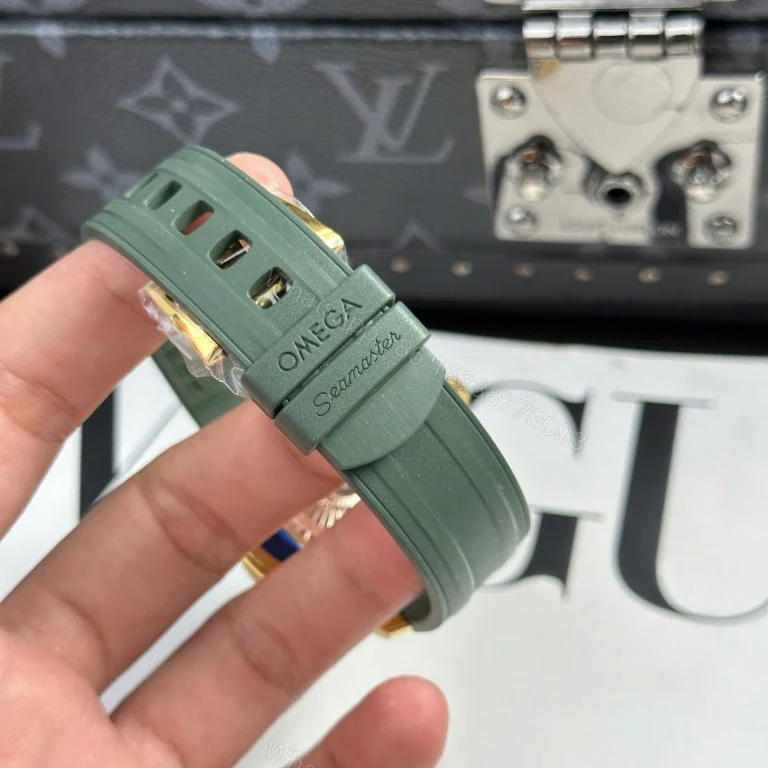 View 8 of Omega Seamaster Diver 300M Green Replica