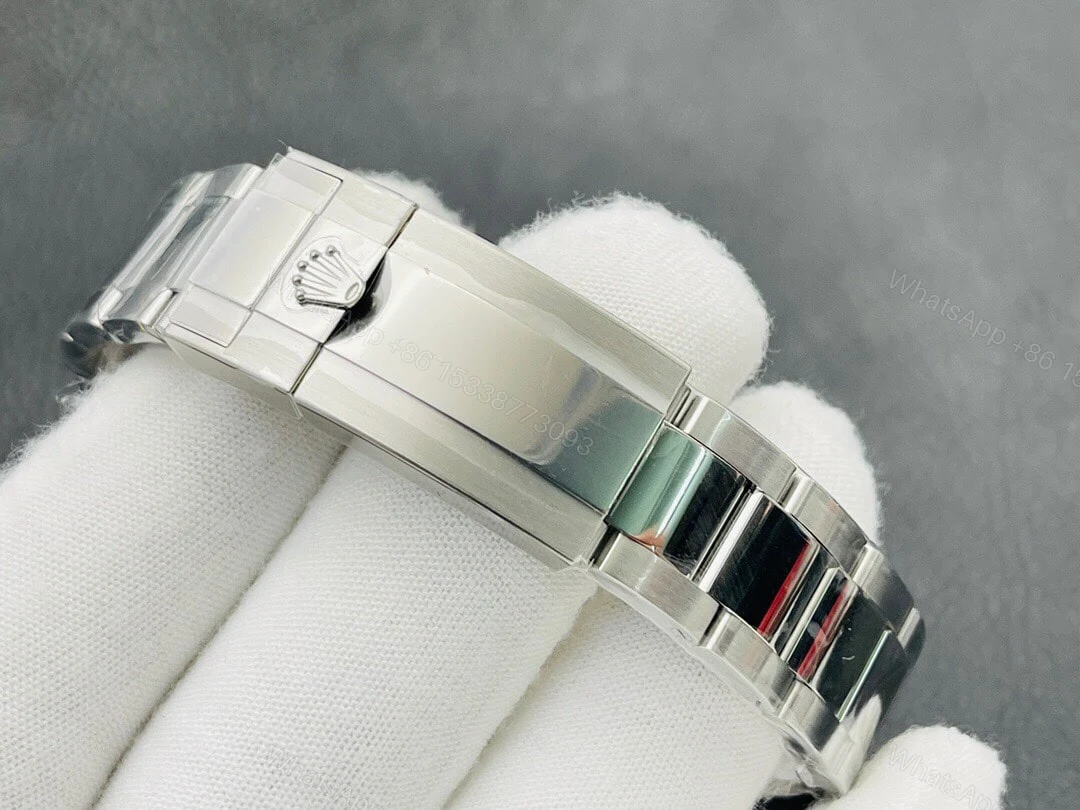 View 5 of Rolex Yacht Master 37Mm Black Dial 126622 0001
