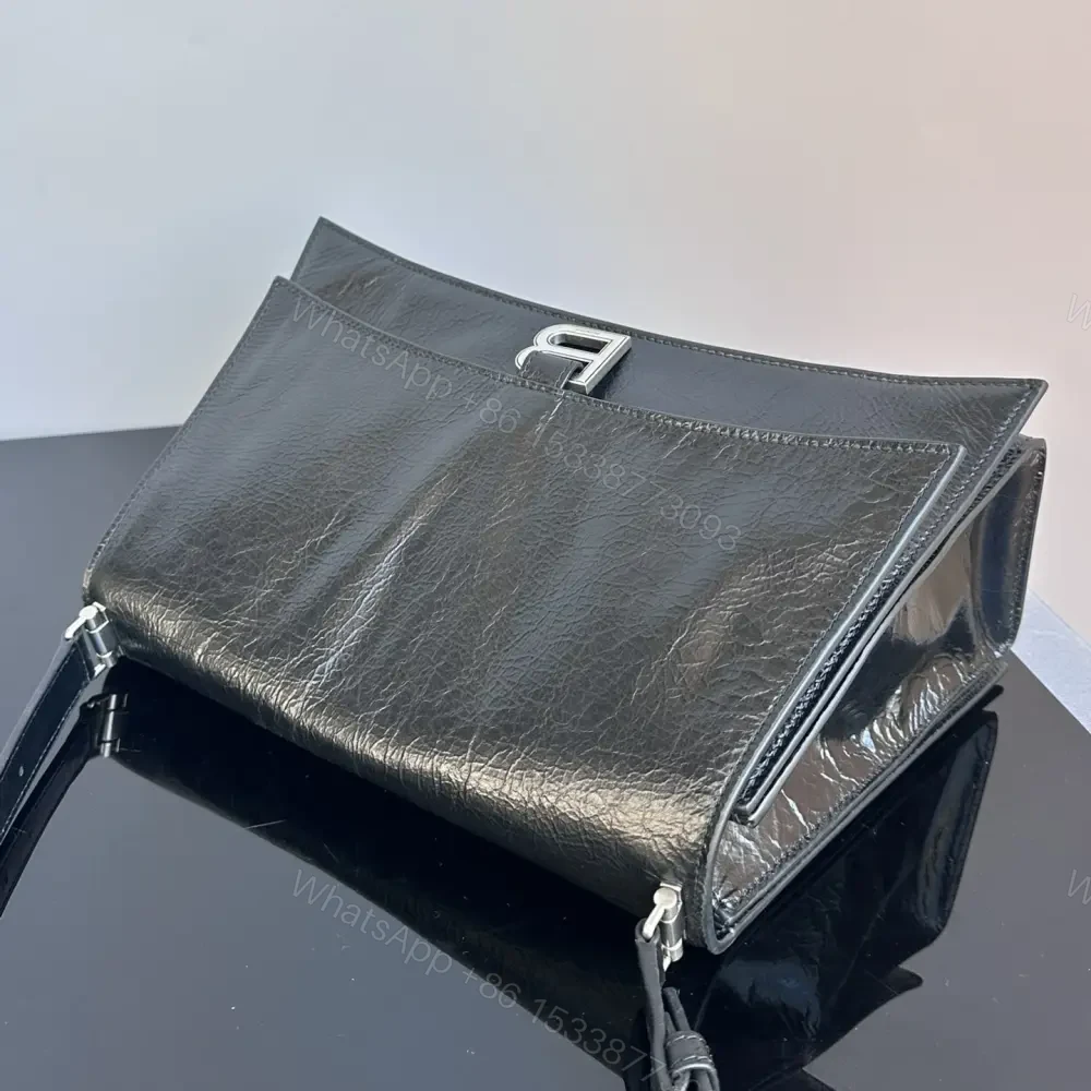 View 7 of 高仿Balenciaga冬季新款Crush腋下包黑銀