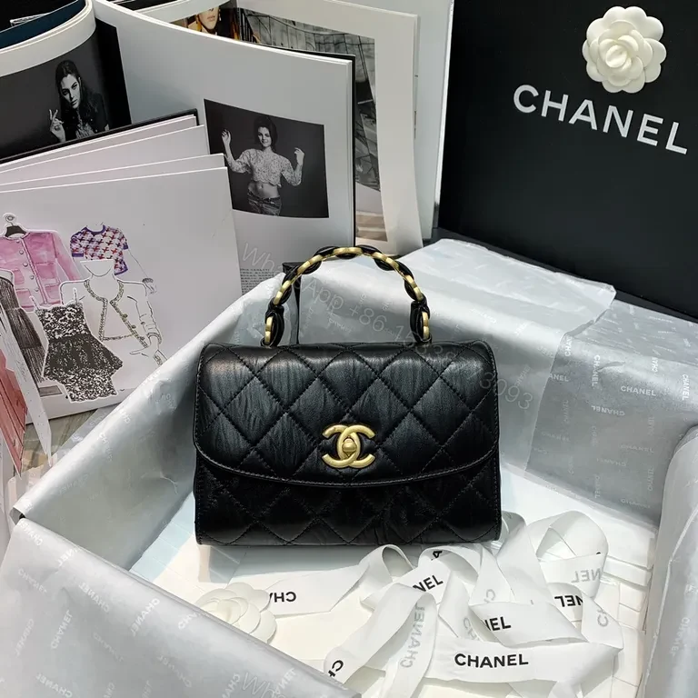 Gold-Accent Quilted Crossbody: Timeless Luxe Purse for All Day Wear — view 1