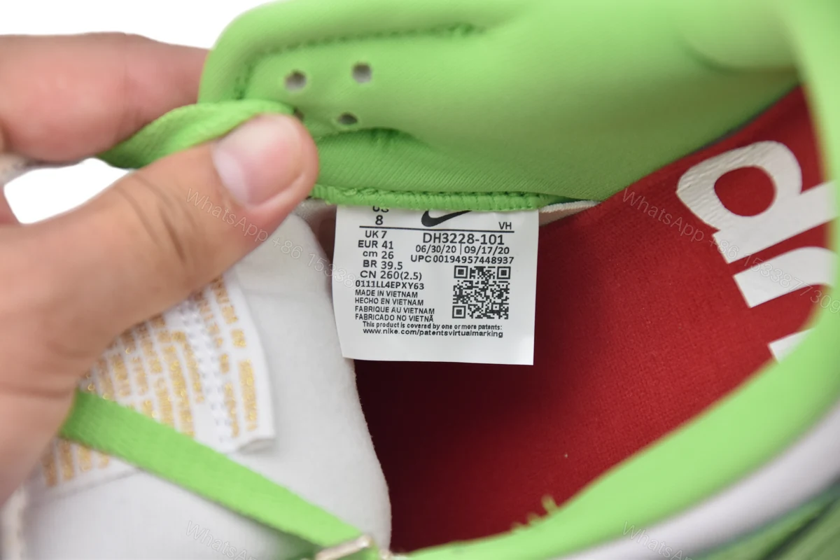 View 10 of Supreme x Nike SB Dunk Low "Green Stars” DH3228-101