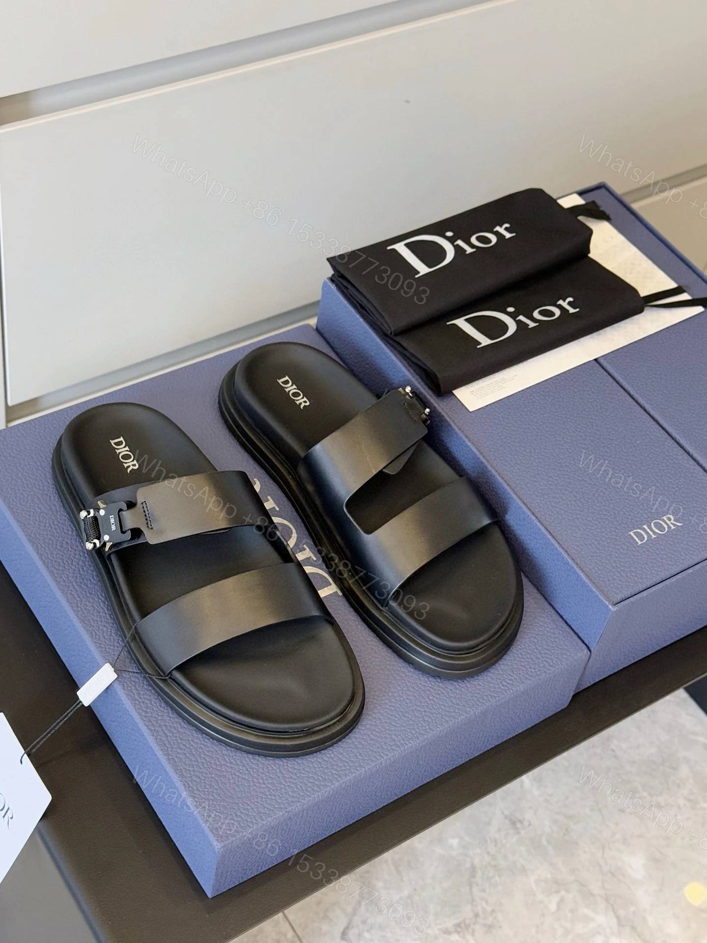 Dior 一比一 男款黑色皮革拖鞋 雙帶經典款 — view 1