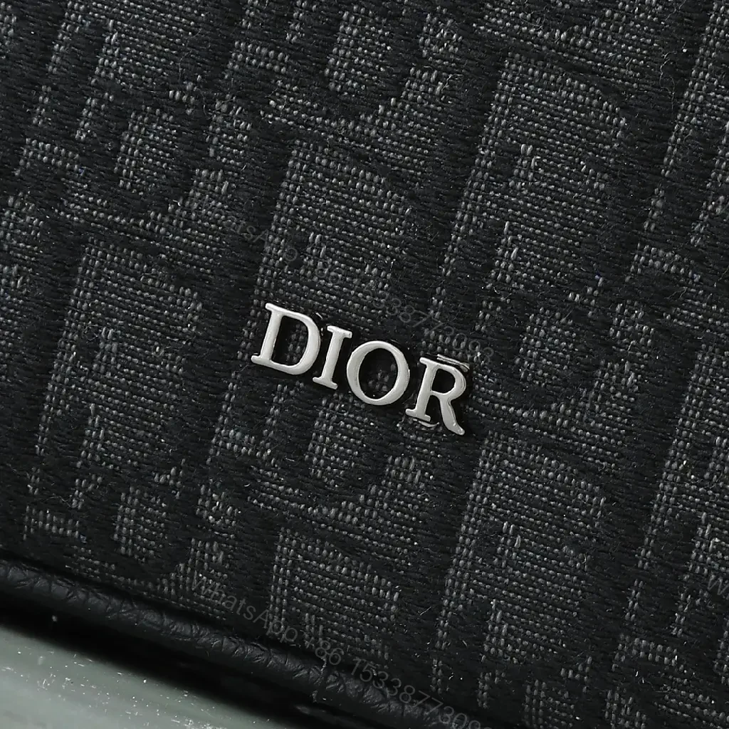 View 3 of Compact Leather Messenger – Structured, Luxurious Everyday Bag