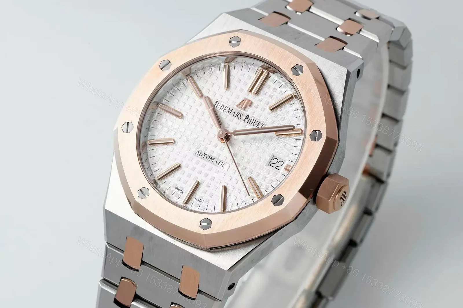 View 4 of Replica Audemars Piguet Royal Oak Selfwinding Silver 15400SR.OO.1220SR.01