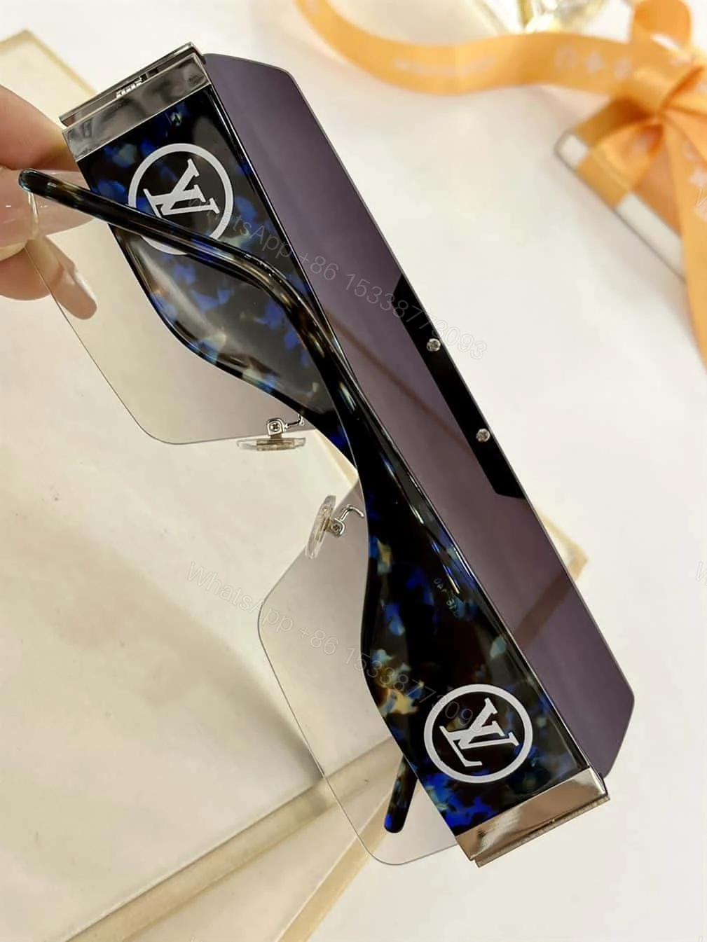 View 6 of LV SUNGLASSES – GLVT09