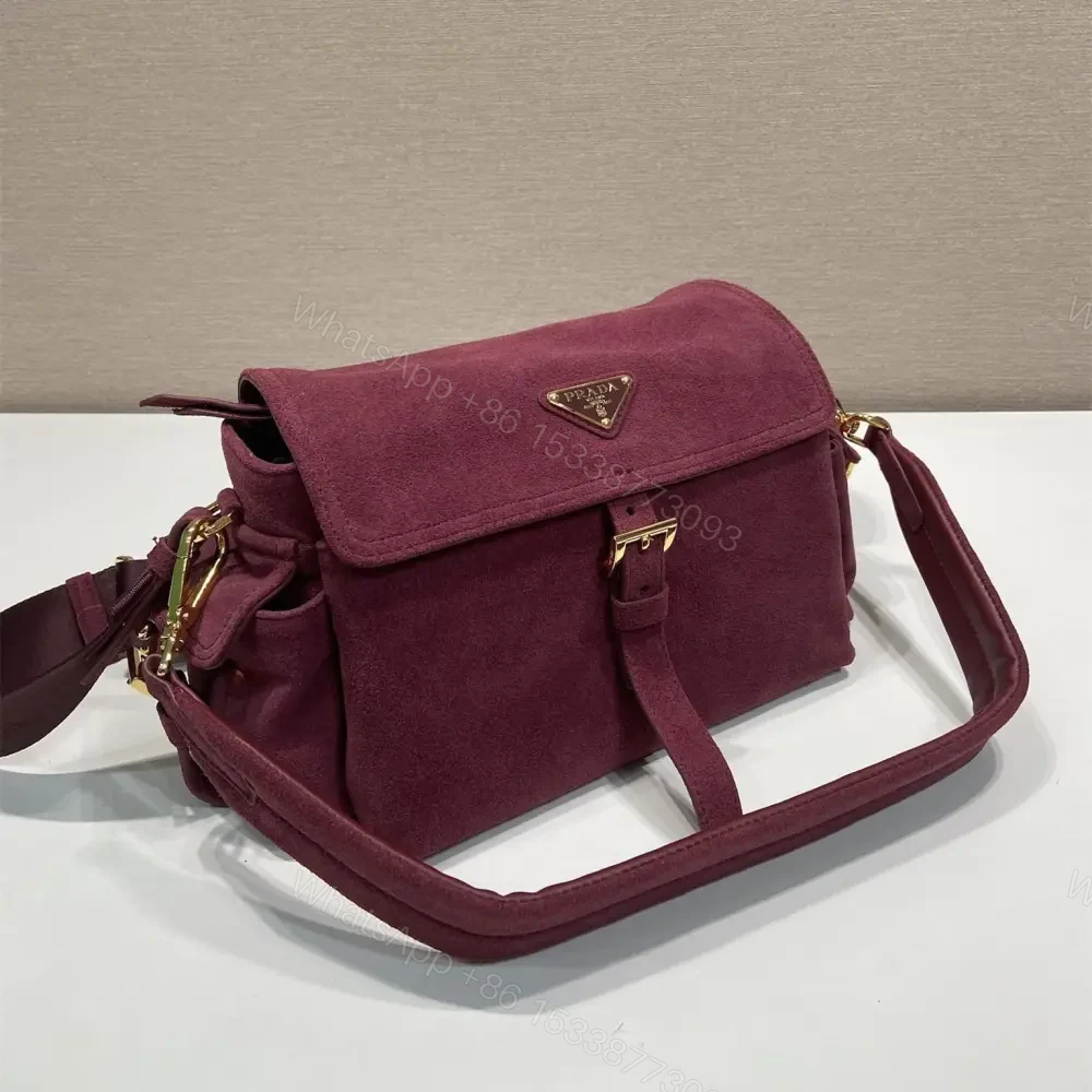 View 3 of 高仿Prada*Explore系列1BD394麂皮郵差包中號酒紅色免檢版