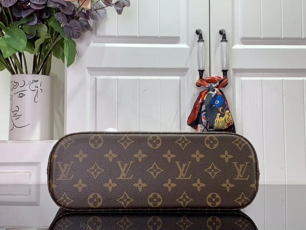 View 7 of Iconic Monogram Tote: Timeless Everyday Luxury Bag