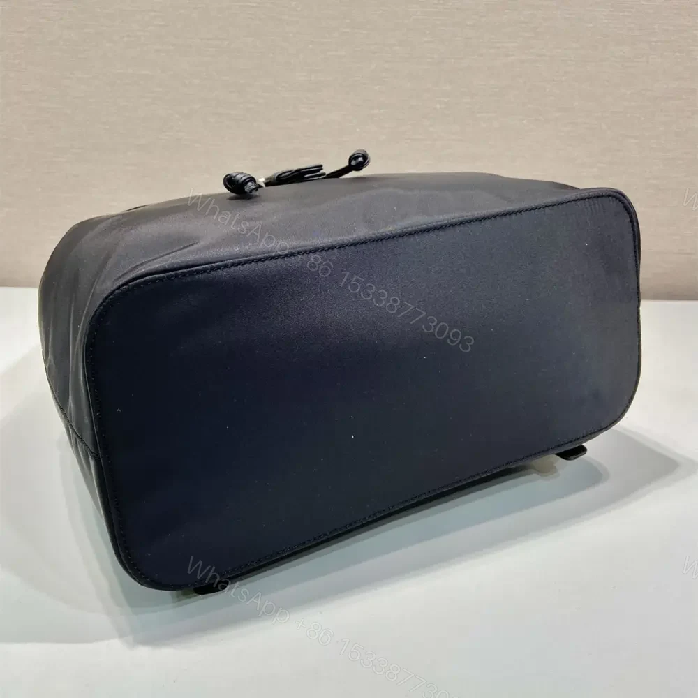 View 6 of 高仿Prada中古背包1BZ830黑色大號免檢版