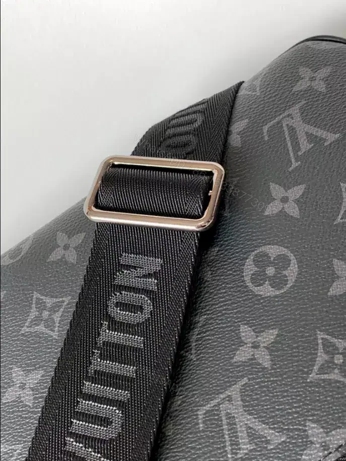 View 7 of LOUIS VUITTON DISTRICT PM – LBV409