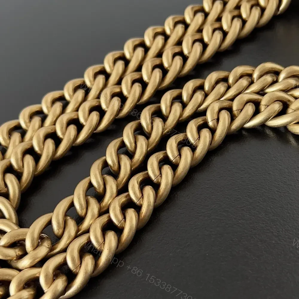 View 7 of 高仿BalenciagaCrush系列鏈條包黑金S