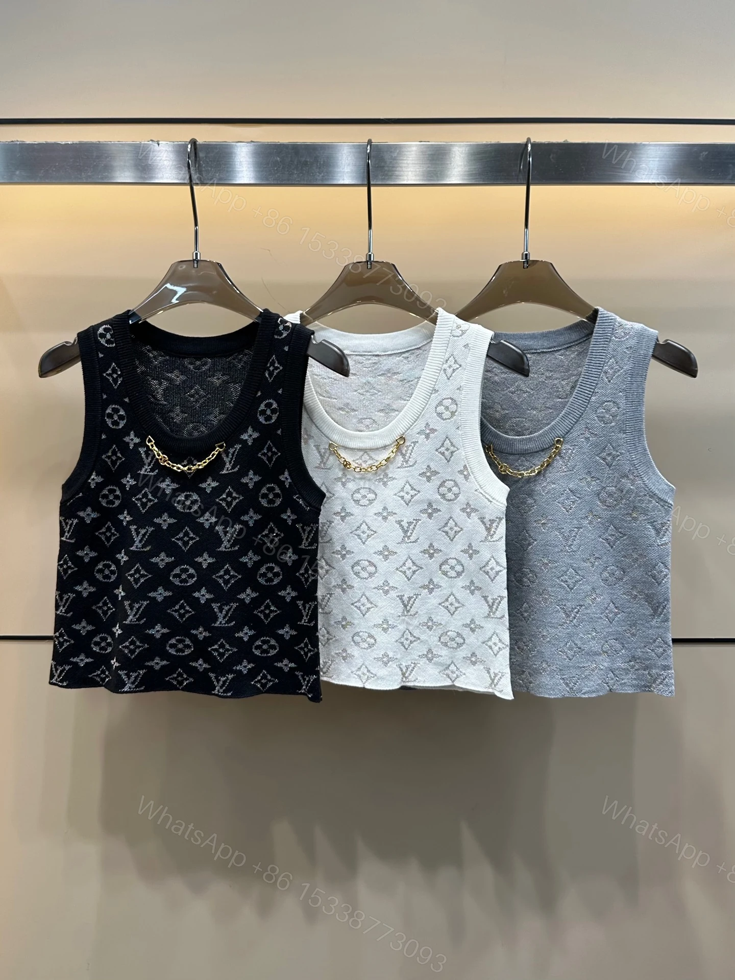 LV 精品仿製針織背心 白色滿版字母鏈條點綴款 — view 1