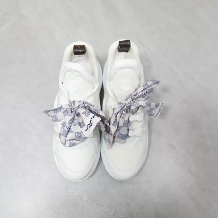 View 2 of LV ARCHLIGHT SNEAKER – LSVM016