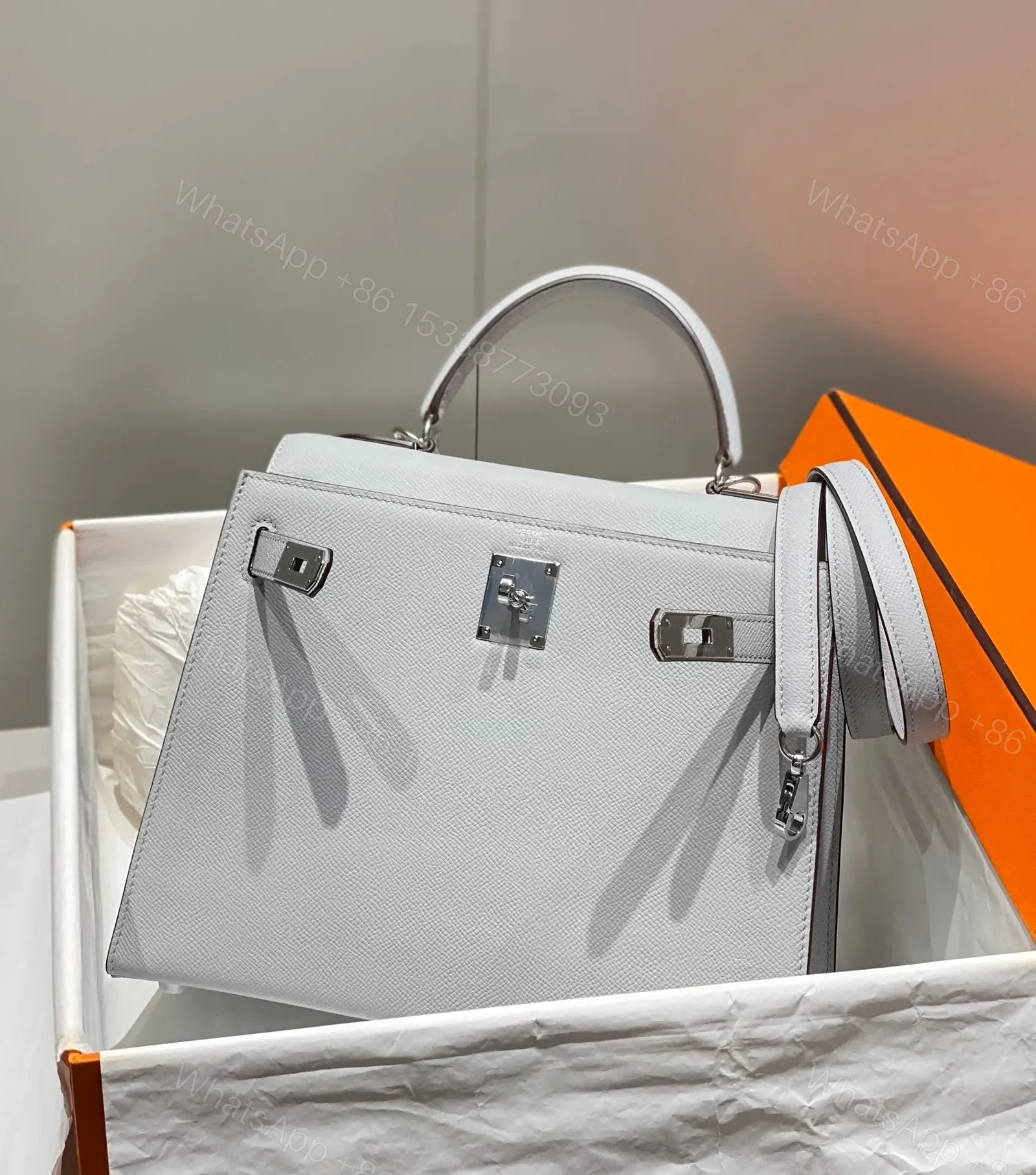 View 3 of HN 28CM IN GRIS PERLE EPSOM CALFSKIN PALLADIUM HARDWARE