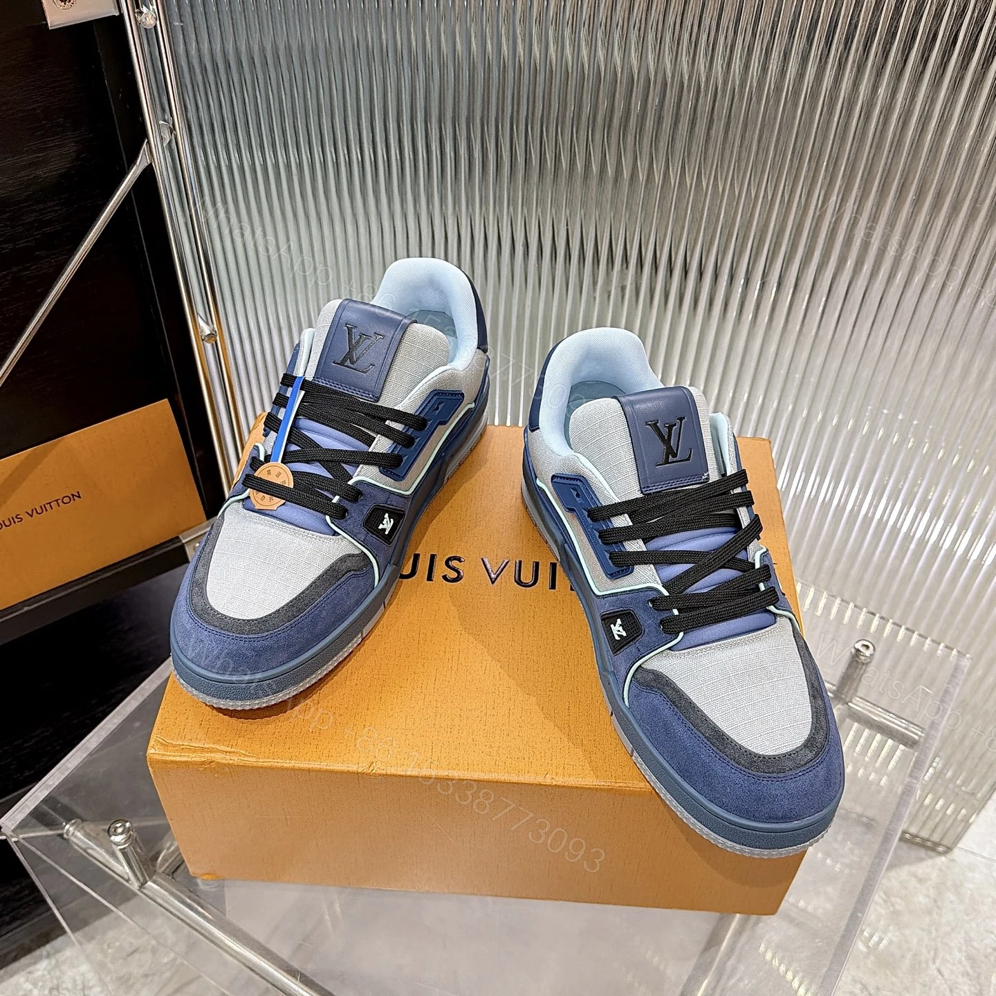 LV 一比一 Trainer 藍灰拼色麂皮休閒鞋 — view 1