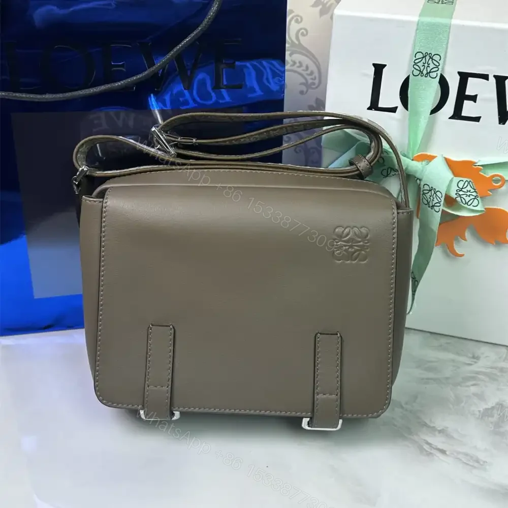 View 2 of 高仿Loewe*Military系列8721牛皮男士郵差包棕色小號免檢版