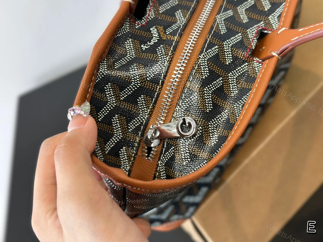 View 4 of Goyard Artois PM