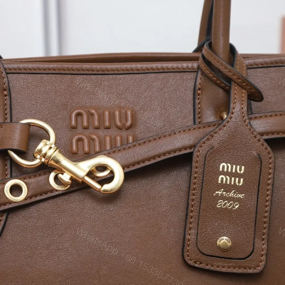 View 7 of 高仿miumiu*Aventure系列5BG310小羊皮Tote手袋橡木色免檢版