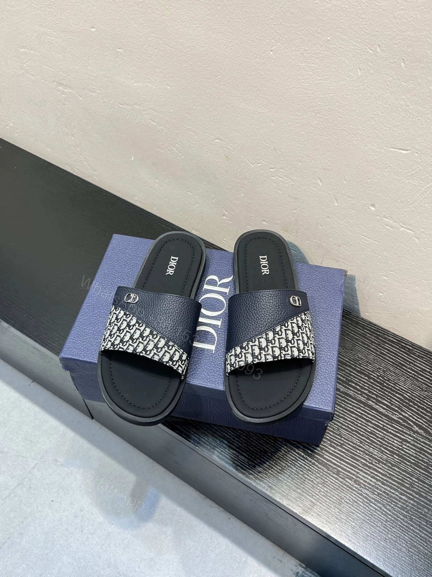 Dior 一比一男士涼拖 CD金屬標誌拼接黑白Oblique休閒拖 — view 1