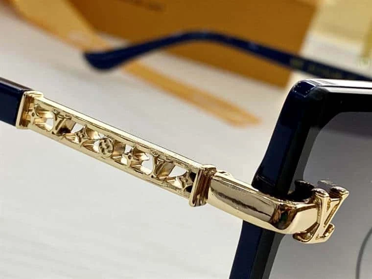 View 3 of LV SUNGLASSES – GLVT23