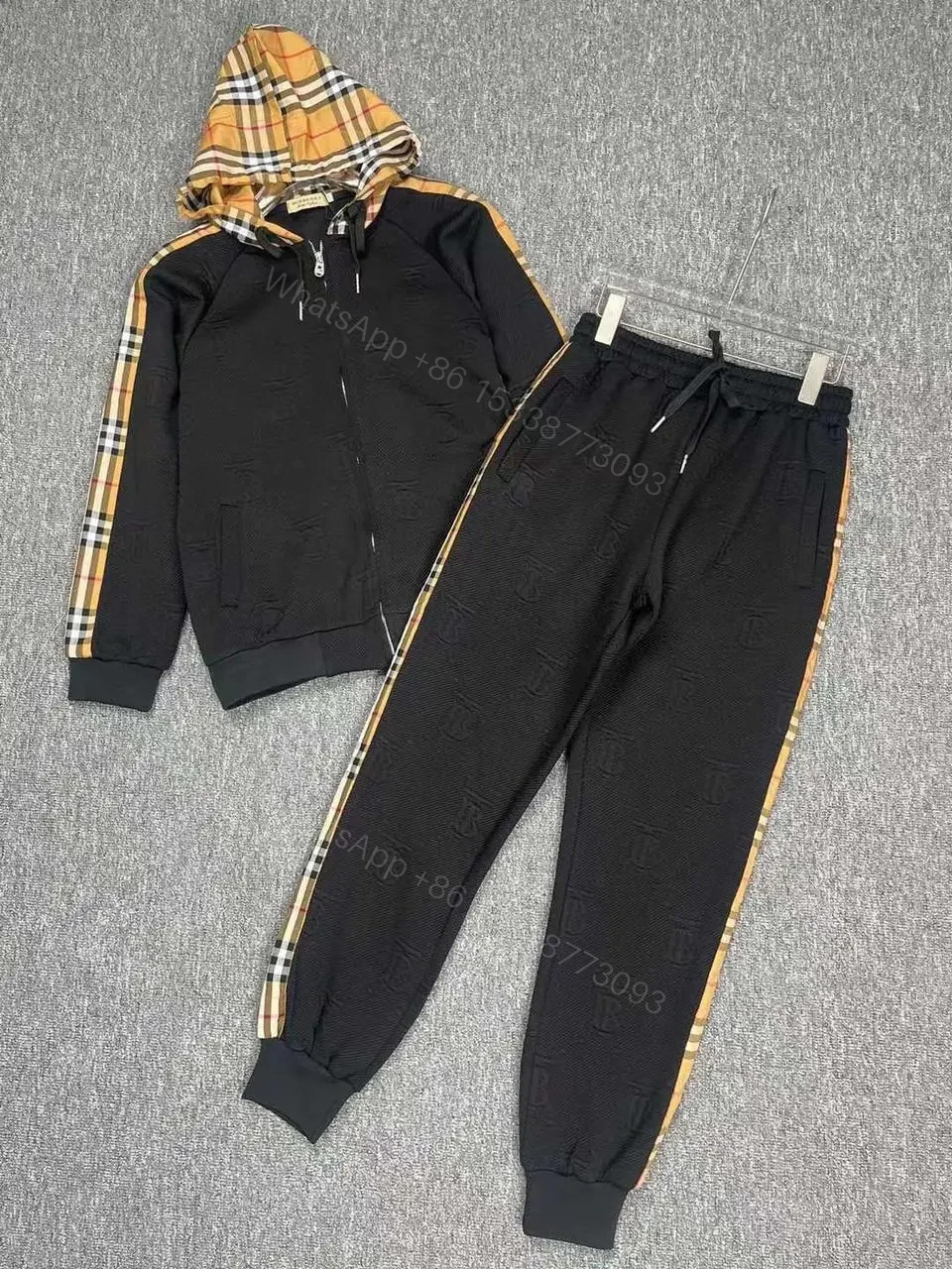 BURBERRY — view 1