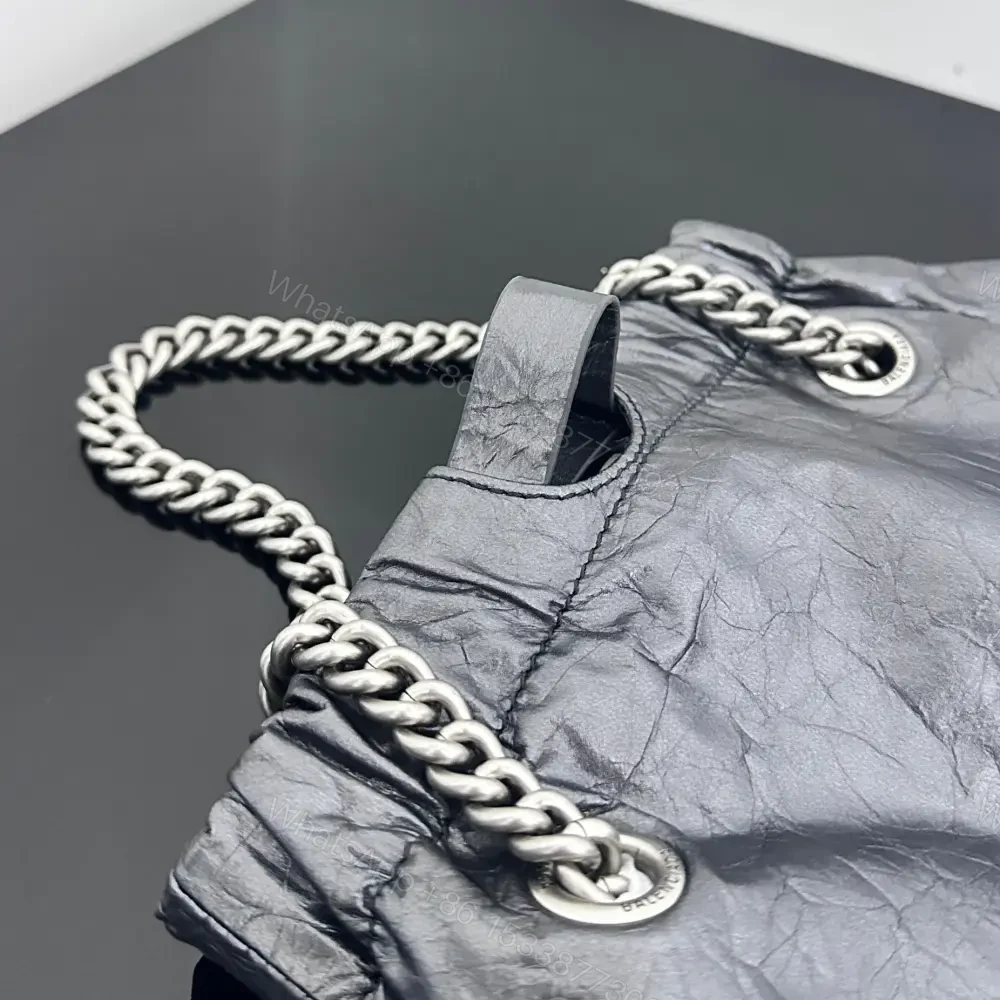View 7 of 高仿Balenciaga2023Crushtote褶皺牛皮購物袋小號