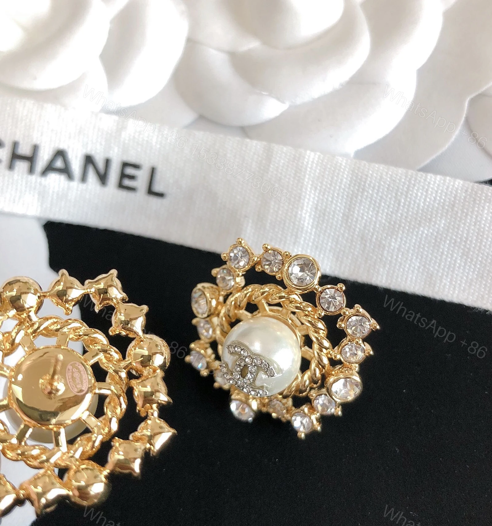 View 4 of EN – Lux Earring Chanel 009